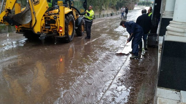 Σφοδρή καταιγίδα αλλά και χαλαζόπτωση έπληξε τη Λέσβο (βίντεο)